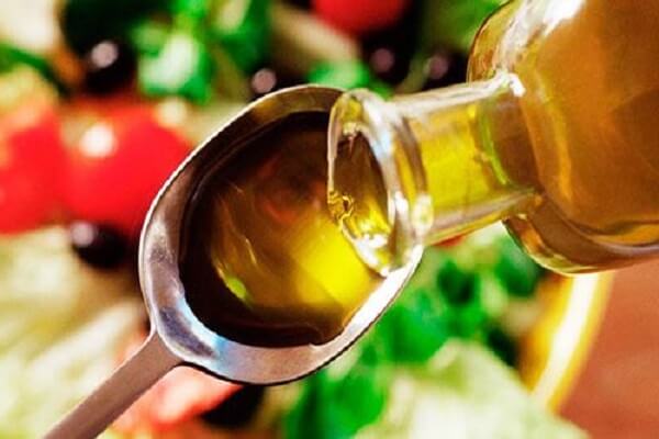 Касторовое масло в ложке Касторовое масло