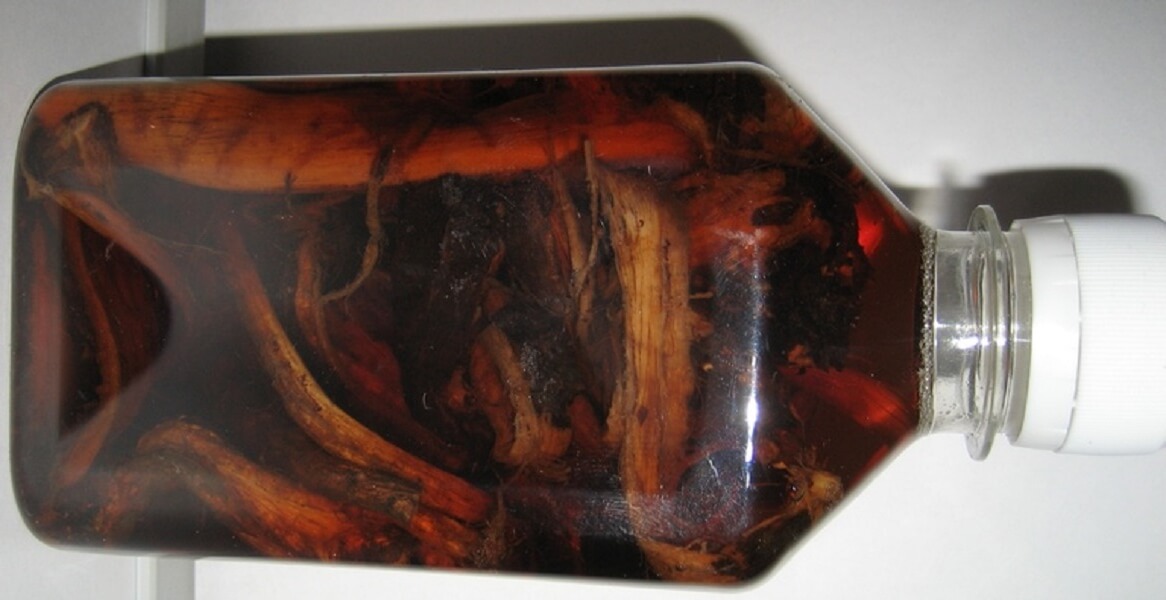 Настойка красного корня на спирту в бутылке Спиртовая настойка красного корня - фото