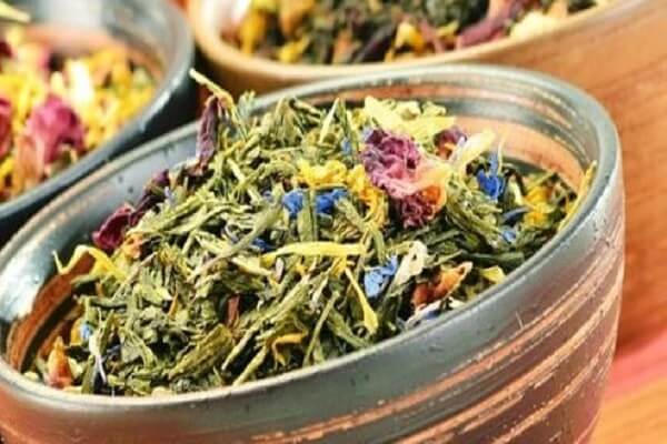 Приготовление порошка из лекарственных трав Сухие лекарственные травы