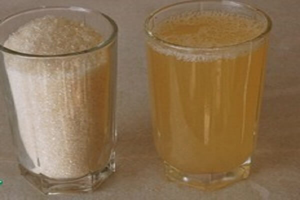 Сахар в стакане для добавления в варенье из кедровых шишек Сколько сахара добавлять в варение из сосновых шишек